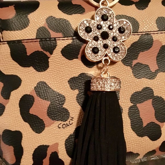 Bag Charm Flower Shape Crystals and Tassel-PINK or BLACK - Picture 1 of 13